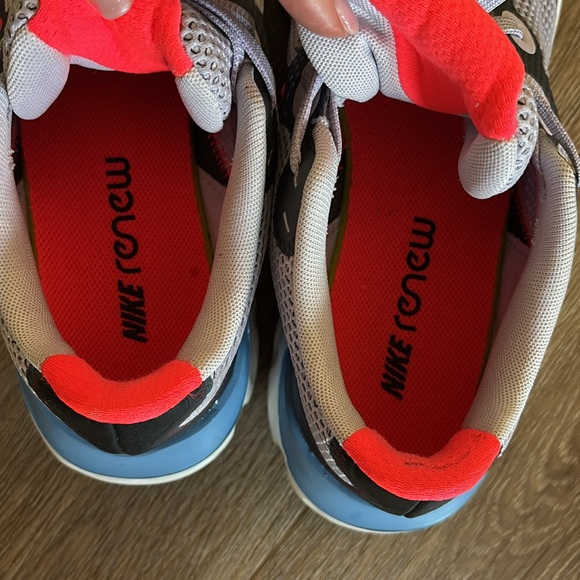 Nike Women’s Renew shoes. Size 11. - Picture 7 of 8